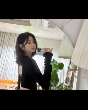 Kim Min-ju Instagram - 남은 연휴도 행복하세요☺️