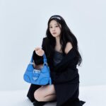 Kim Min-ju Instagram - 2023년 2월23일 오후10시 미우치아 프라다와 라프 시몬스가 함께하는 프라다 FW23 여성복 컬렉션, 프라다 닷컴을 통해 함께해요💙 #광고, #PradaFW23 and #PradaMoon