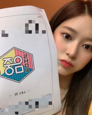 Kim Min-ju Instagram - 하루도 빠짐없이 즐거웠던 음중과의 토요일🫶
여러분 지금까지 함께해 주셔서 감사합니다! 앞으로도 음악중심과 저 많은 사랑 부탁드려요💝 사랑합니다 여러분
