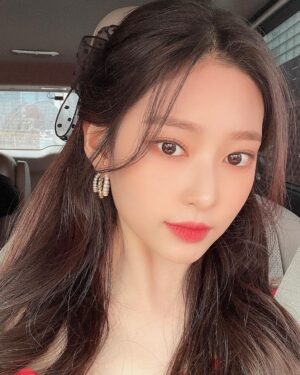 Kim Min-ju Instagram - 하루도 빠짐없이 즐거웠던 음중과의 토요일🫶
여러분 지금까지 함께해 주셔서 감사합니다! 앞으로도 음악중심과 저 많은 사랑 부탁드려요💝 사랑합니다 여러분