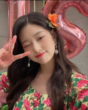 Kim Min-ju Instagram - 하루도 빠짐없이 즐거웠던 음중과의 토요일🫶
여러분 지금까지 함께해 주셔서 감사합니다! 앞으로도 음악중심과 저 많은 사랑 부탁드려요💝 사랑합니다 여러분