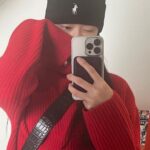 Kim Min-ju Instagram - 어떤 친구 쓰고 나갈까요..?🧐