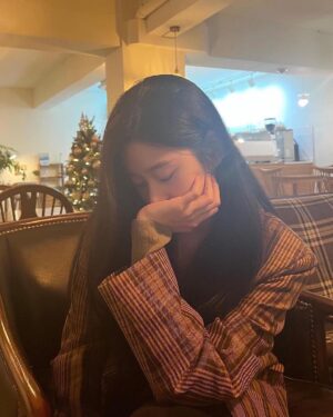 Kim Min-ju Instagram - 🐻🤎