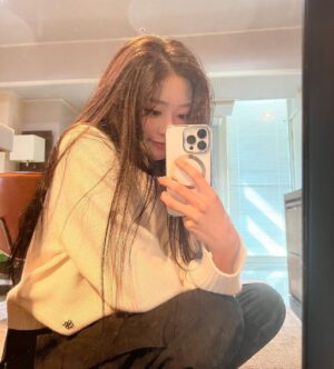 Kim Min-ju Instagram - 가을이다아🫶🍂

#광고 @citybreeze_official #CITYBREEZE #CTBRZ #시티브리즈  #밍티브리즈💕
