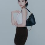 Kim Min-ju Instagram - #ad #Prada #PradaSS23 #PradaTriangle #PradaSymbole 미우치아 프라다와 라프 시몬스가 함께하는 프라다 SS23 여성복 컬렉션, 2022년9월22일 오후9시 프라다 닷컴을 통해! 함께 보아요😊