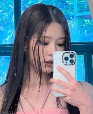 Kim Min-ju Instagram - Sweet & Sour