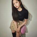 Kim Min-ju Instagram - #TheLolaBag #Burberry #광고