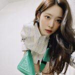 Kim Min-ju Instagram - @Prada #PradaTriangle #광고 프라다의 삼각형 로고를 연상 시키는 프라다 트라이앵글백🤍