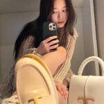 Kim Min-ju Instagram - TOD’S 2022 FALL-WINTER WOMEN’S COLLECTION 토즈의 #TodsItalianBeauty 컬렉션이 2월 25일 금요일, 오후 5시30분에 @Tods 에서 공개됩니다🤍 크리에이티브 디렉터 WALTER CHIAPPONI가 선보이는 컬렉션을 @Tods에서 만나보세요😊 #TodsItalianBeauty #TodsFW22 #토즈 #AD