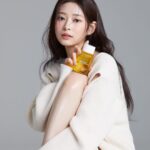 Kim Min-ju Instagram - @clarinskorea @cosmopolitankorea🌻 #clarins #클라랑스 #더블세럼아이 #클라랑스더블세럼아이