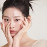 Kim Min-ju Instagram - @clarinskorea @cosmopolitankorea🌻 #clarins #클라랑스 #더블세럼아이 #클라랑스더블세럼아이