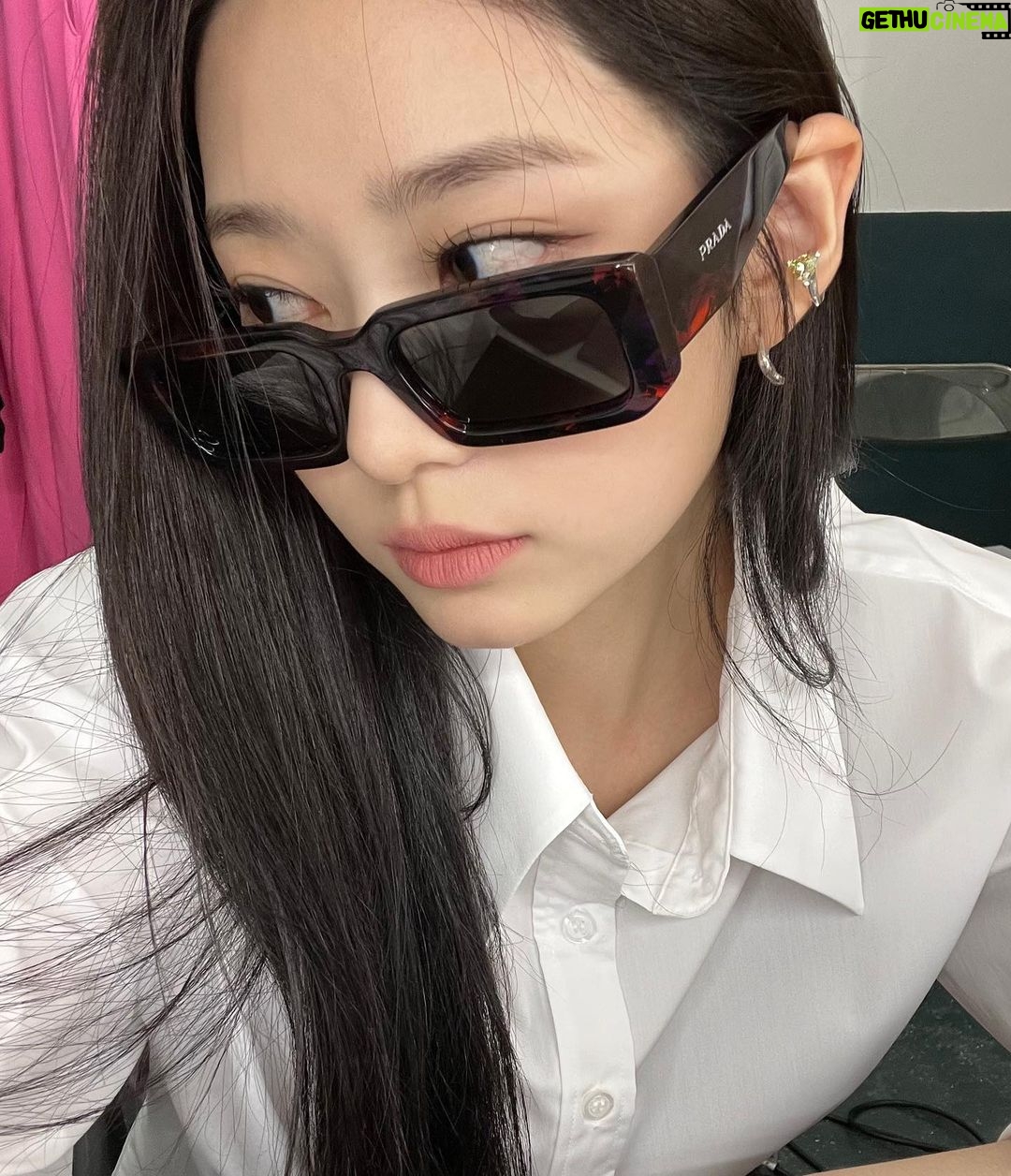 Kim Min-ju Instagram - #AD @prada #pradatropico 🏖