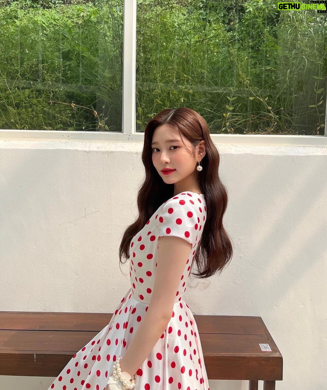 Kim Min-ju Instagram - The day when summer started🌻