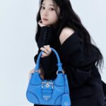 Kim Min-ju Instagram - 2023년 2월23일 오후10시 미우치아 프라다와 라프 시몬스가 함께하는 프라다 FW23 여성복 컬렉션, 프라다 닷컴을 통해 함께해요💙 #광고, #PradaFW23 and #PradaMoon