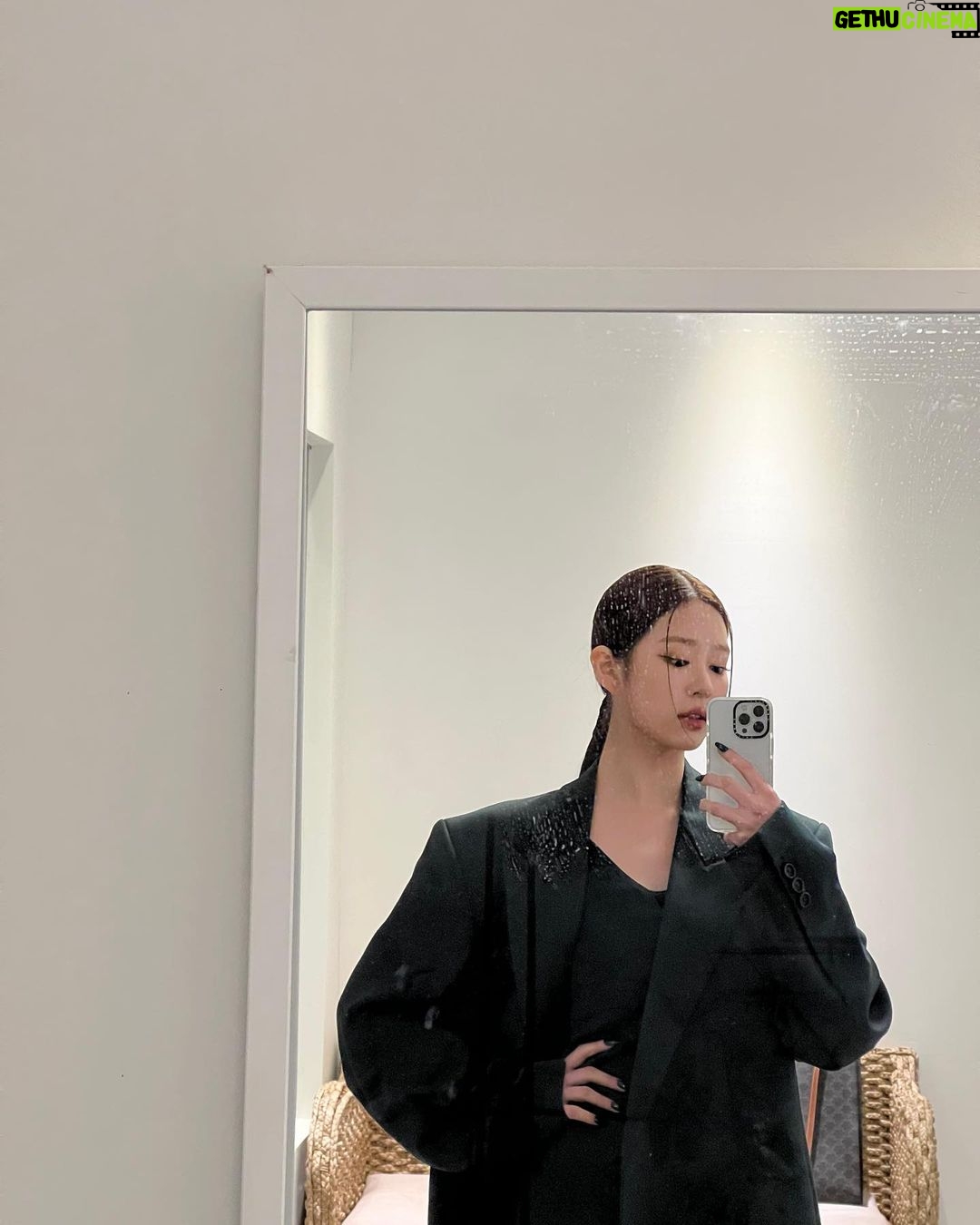 Kim Min-ju Instagram - @amiparis X @minn.__.ju 🖤