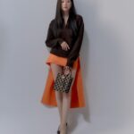 Kim Min-ju Instagram - #광고 @prada #Prada #PradaSymbole 프라다 트라이앵글 로고로 가득한 프라다 심볼백! 현대적인 매력을 프라다와 함께 느껴보세요🖤🤎🖤🤎