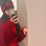Kim Min-ju Instagram - 어떤 친구 쓰고 나갈까요..?🧐
