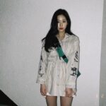 Kim Min-ju Instagram - @Prada #PradaTriangle #광고 프라다의 삼각형 로고를 연상 시키는 프라다 트라이앵글백🤍