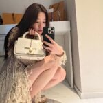 Kim Min-ju Instagram - TOD’S 2022 FALL-WINTER WOMEN’S COLLECTION 토즈의 #TodsItalianBeauty 컬렉션이 2월 25일 금요일, 오후 5시30분에 @Tods 에서 공개됩니다🤍 크리에이티브 디렉터 WALTER CHIAPPONI가 선보이는 컬렉션을 @Tods에서 만나보세요😊 #TodsItalianBeauty #TodsFW22 #토즈 #AD