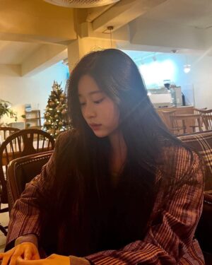 Kim Min-ju Instagram - 🐻🤎