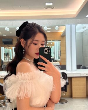 Kim Min-ju Instagram - 💌💐