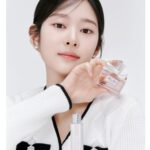 Kim Min-ju Instagram - @diorbeauty #광고 사랑을 담은 핑크빛 향기를 선물해 보아요오🎀✨ #미스디올 #미스디올오드퍼퓸 #미스디올미니미스