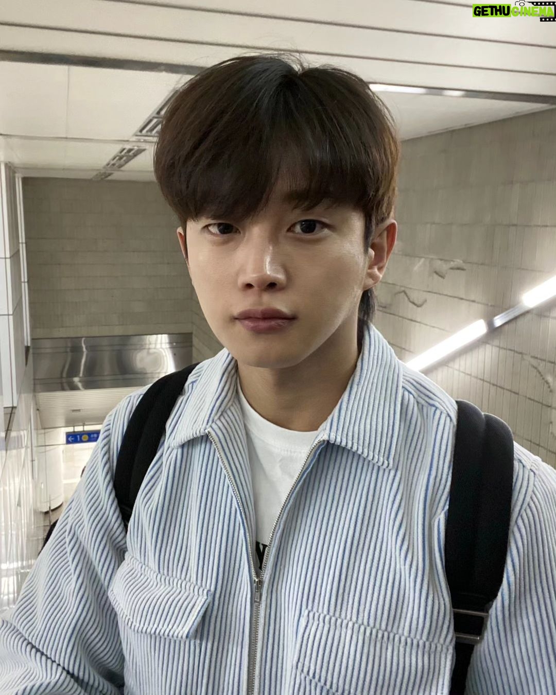 Kim Min-seok - 126.4K Likes - 또 봄이 왔어요.!