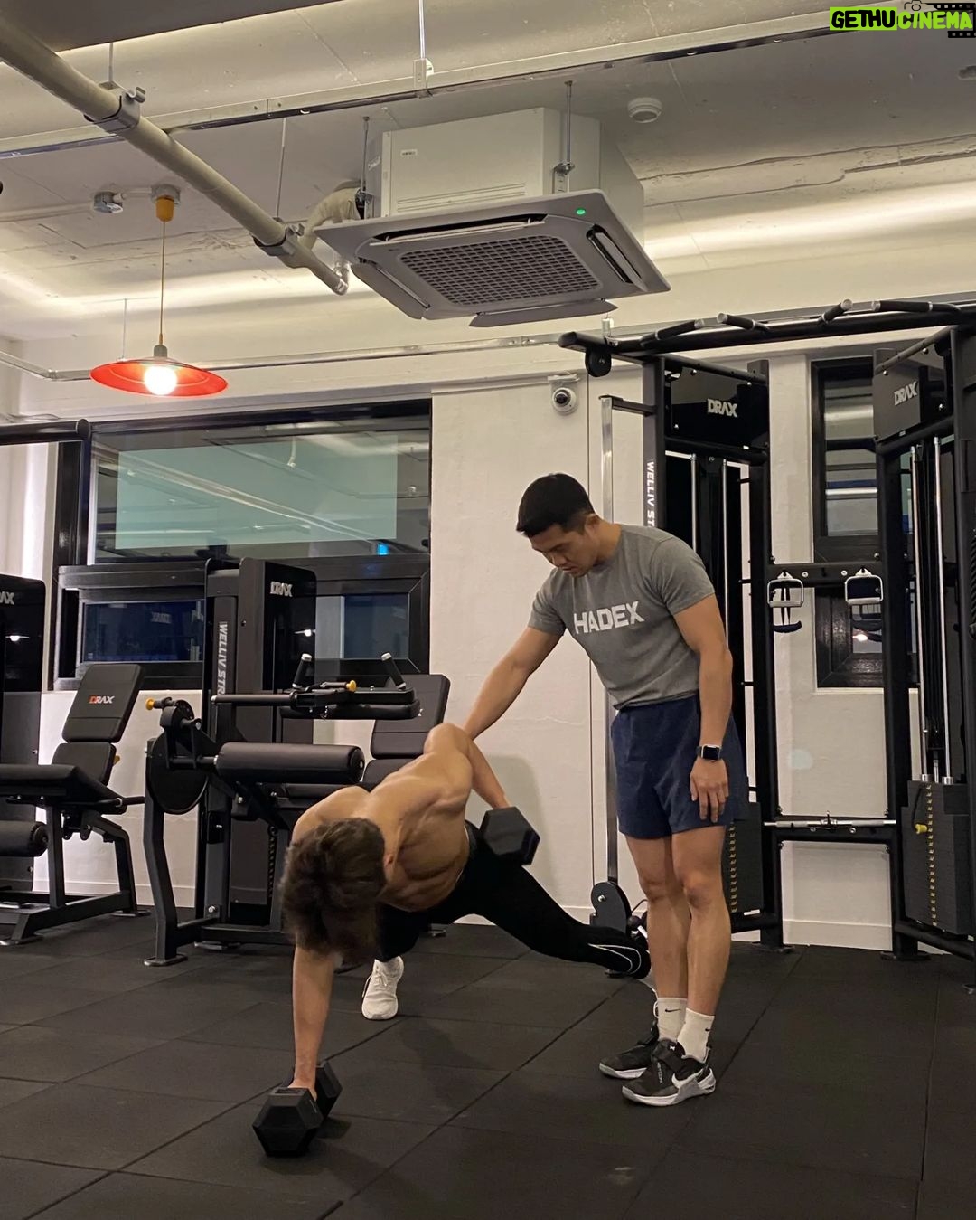 Kim Min-seok Instagram - 다시 까만머리. 요즘 근황. 그냥 운동 운동 또 운동. 그리고 닭가슴..살 @_whatsfit