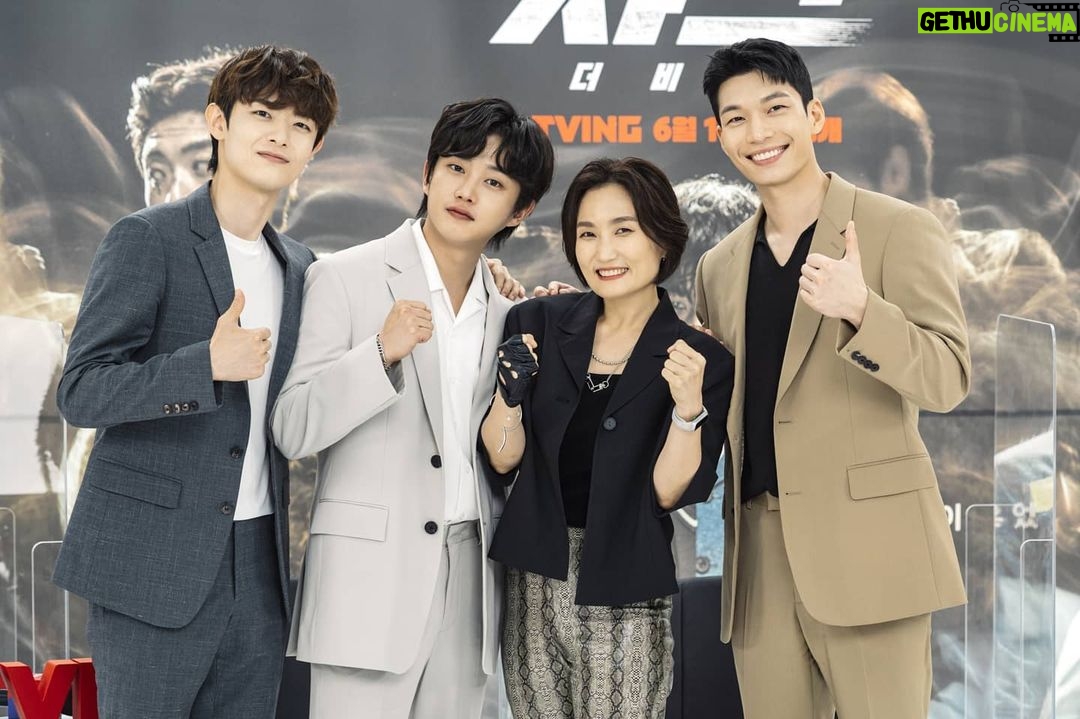 Kim Min-seok Instagram - #티빙오리지널 #샤크더비기닝 오늘입니다. 오늘 오후 4시에 티빙에서 최초 공개됩니다. 지난 추운겨울 정말 모두가 미친듯이 땀흘리며 고생하며 재밌게 찍었던 작품입니다. 이따가 #티빙 에서 만나요.