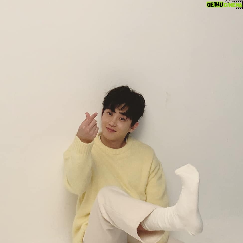 Kim Min-seok Instagram - 하트는 말입니다. 손가락말고 발가락도 있습니다 😍🥰