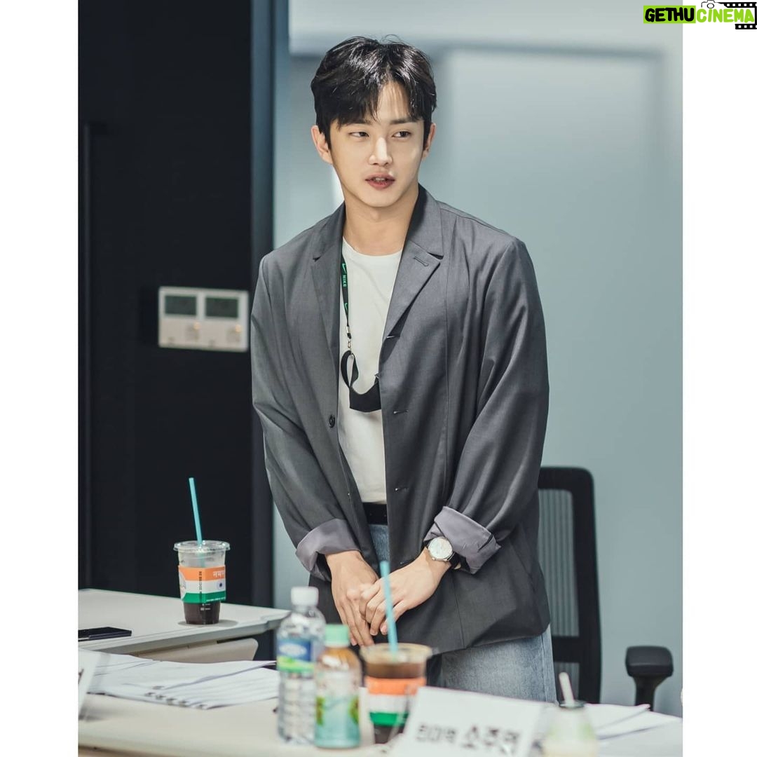 Kim Min-seok - 137.5K Likes - #도시남녀의사랑법 #대본리딩현장
안녕하세요.도시남녀의사랑법의 #최경준 인사드립니다.