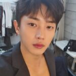 Kim Min-seok Instagram - 전역 후 첫 스케줄 중 #셀카