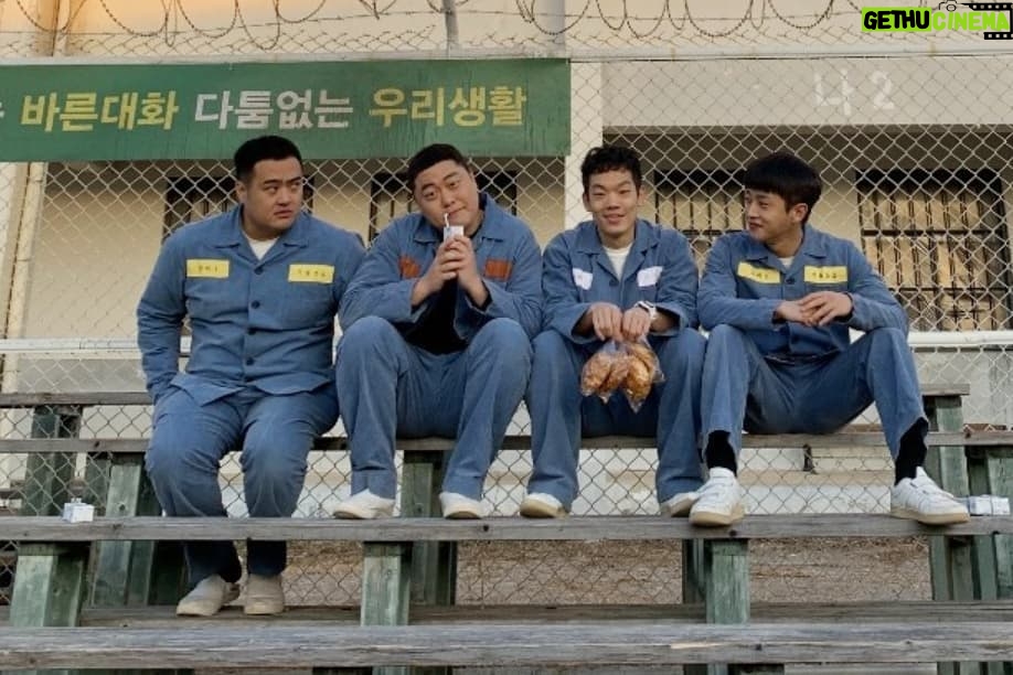 Kim Min-seok Instagram - #티빙오리지널 #샤크더비기닝 오늘입니다. 오늘 오후 4시에 티빙에서 최초 공개됩니다. 지난 추운겨울 정말 모두가 미친듯이 땀흘리며 고생하며 재밌게 찍었던 작품입니다. 이따가 #티빙 에서 만나요.