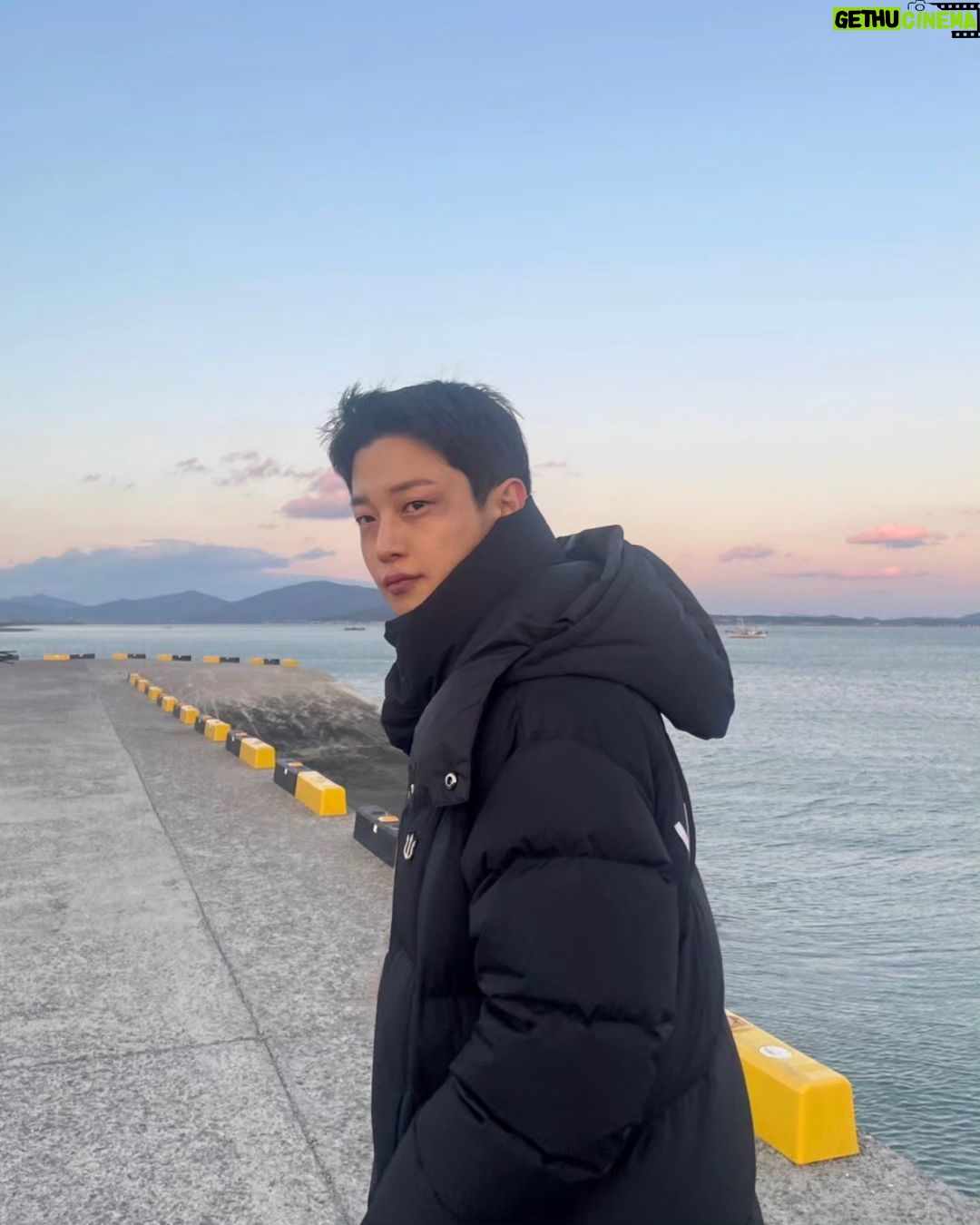 Kim Min-seok Instagram - 와 너무 추운데...이거 맞나요?