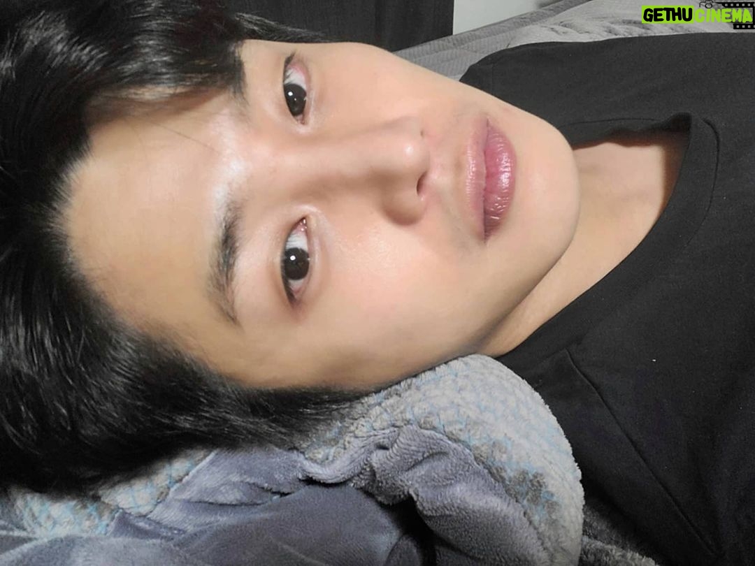 Kim Min-seok - 153.3K Likes - 다들 무사하시죠? 전 무사합니다.
우리 마스크 잘쓰고 코로나 조심해요. 진짜😔😔