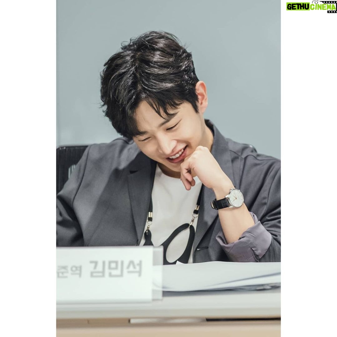 Kim Min-seok - 137.5K Likes - #도시남녀의사랑법 #대본리딩현장
안녕하세요.도시남녀의사랑법의 #최경준 인사드립니다.