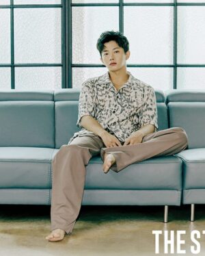 Kim Min-seok Instagram - 더스타 9월호. 휴..#코로나19꺼져라