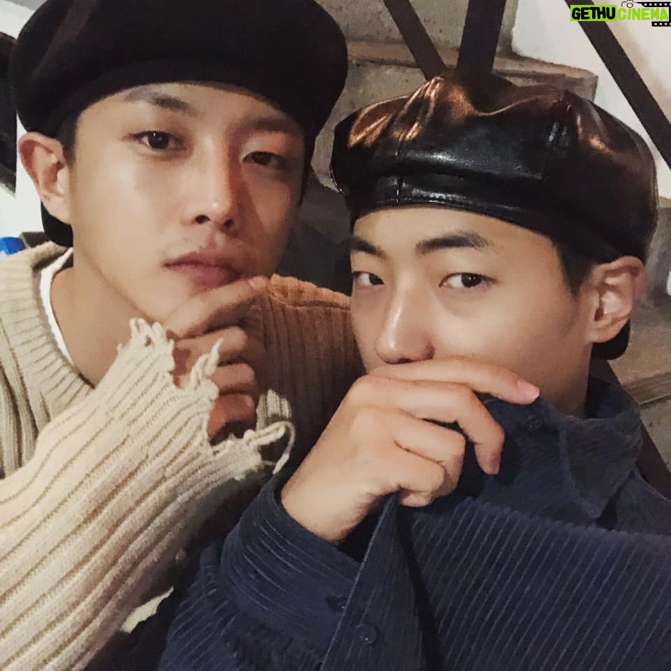 Kim Min-seok - 130.5K Likes - 그래요. 저 셀고에요.#민호폰 #베레모형제