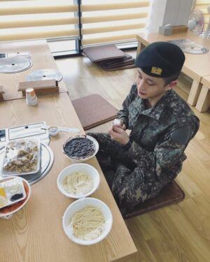Kim Min-seok Instagram - 이등병의 꿈.