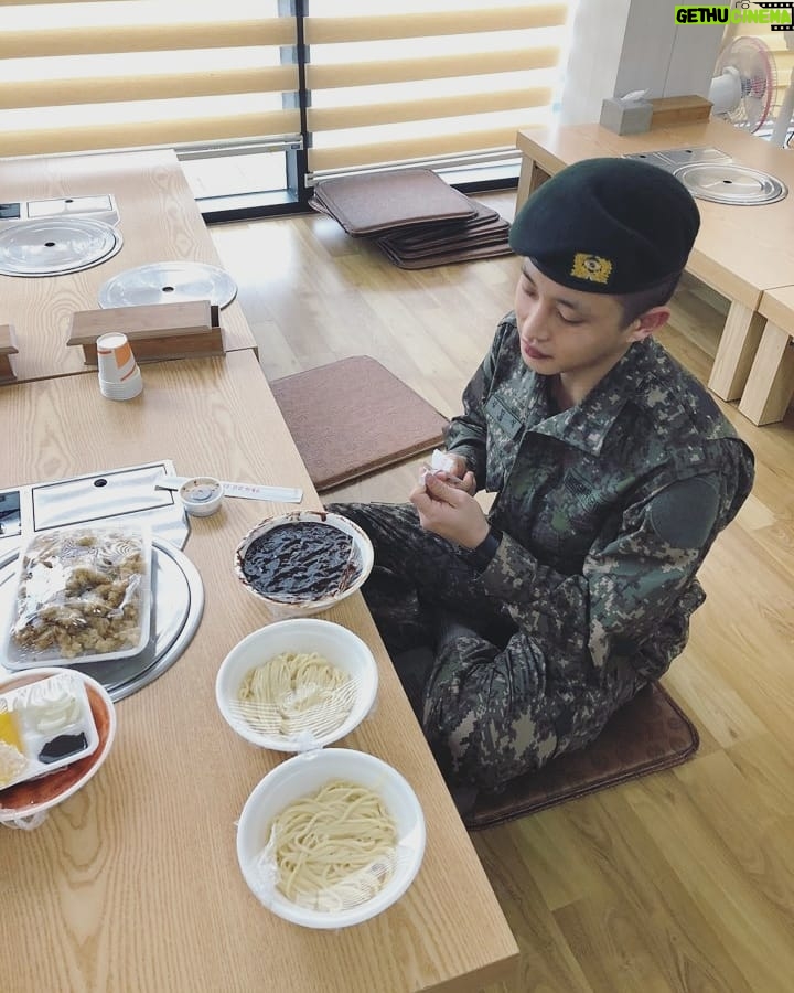 Kim Min-seok - 291.9K Likes - 이등병의 꿈.