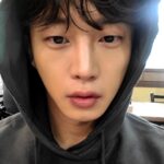 Kim Min-seok Instagram - 나도 다시 셀카를...
