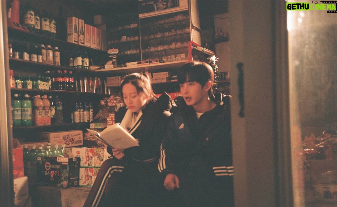 Kim Min-seok Instagram - kbs드라마스페셜 #닿을듯말듯 티져가 나왔습니다. 유난히도 추웠던 10월의 컬링장이 생각이나네요. 11월 16일 금요일 밤10시에 방영하오니 많은 관심 가져 주셨으면 좋겠습니다! #컬링드라마 #영주와성찬