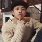 Kim Min-seok Instagram - 그래요. 저 셀고에요.#민호폰 #베레모형제