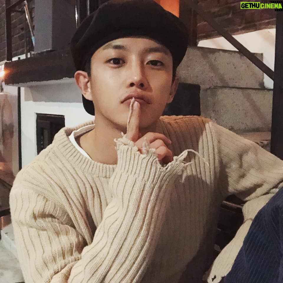 Kim Min-seok - 130.5K Likes - 그래요. 저 셀고에요.#민호폰 #베레모형제
