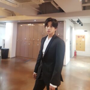 Kim Min-seok Instagram - 백상예술대상 시상 출동 준비 끝-
우리 스텝들 감사합니다.스탈리스트 울 경이누나 그리고 청담동 샵계의 #어벤져스