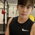 Kim Min-seok Instagram - 다시 까만머리. 요즘 근황. 그냥 운동 운동 또 운동. 그리고 닭가슴..살 @_whatsfit