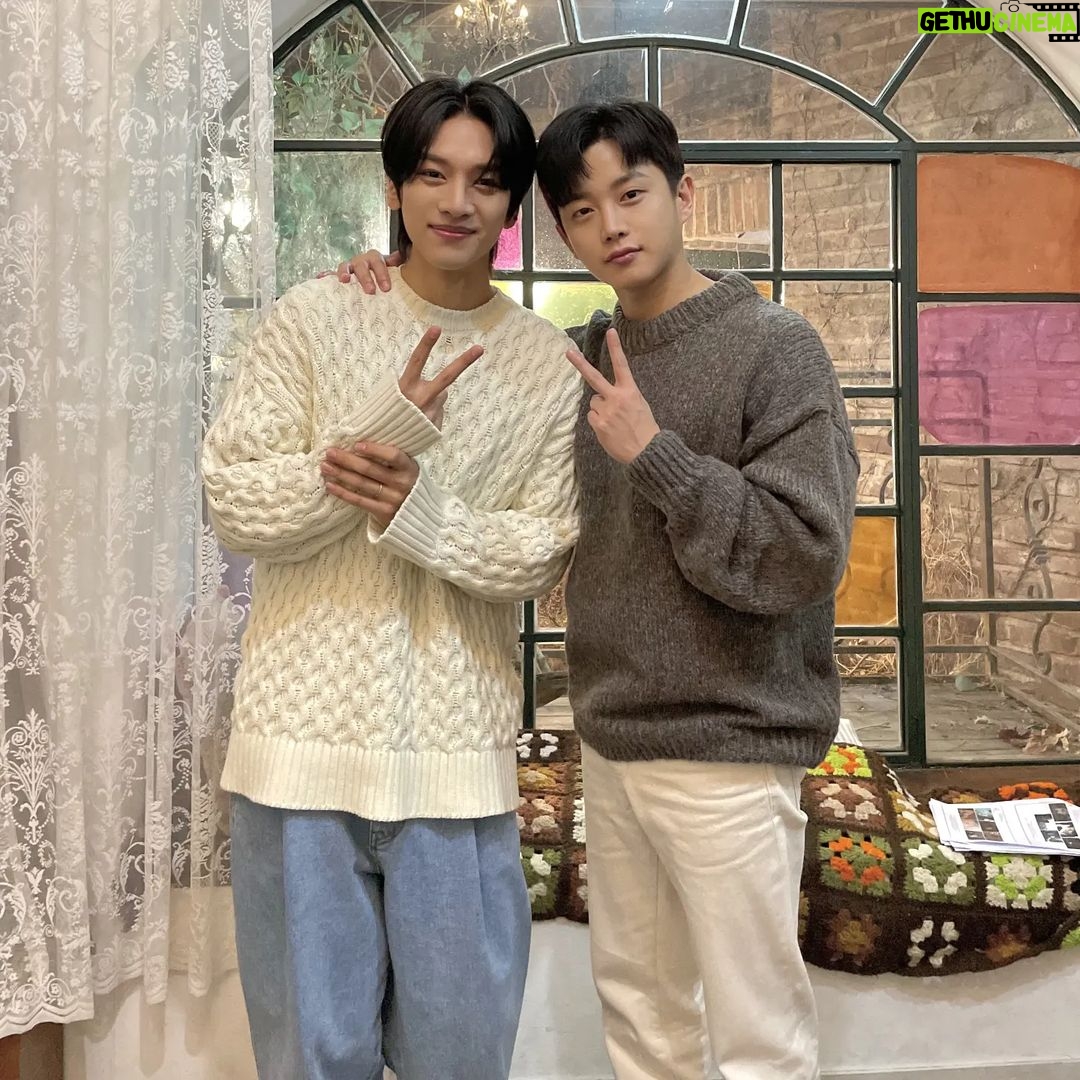 Kim Min-seok Instagram - 이번에 제가 한승윤님의 앨범 뮤직비디오에 참여하게 되었습니다.한승윤님의 미니앨범 오늘 오후 6시 공개입니다.많이들 봐주시고 들어주세요!!#한승윤 #Lovender #2월15일 #오후6시