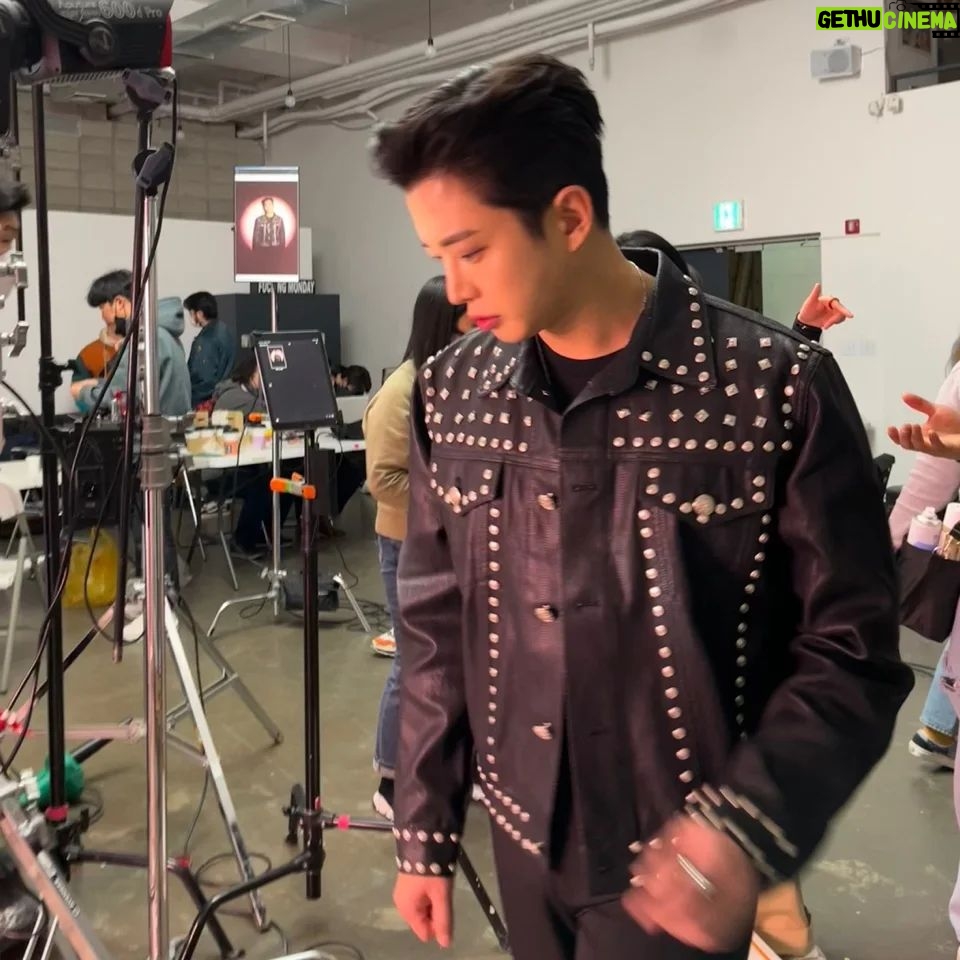 Kim Min-seok Instagram - 올백!!!!!!!!!!!!!!!!#흔들흔들