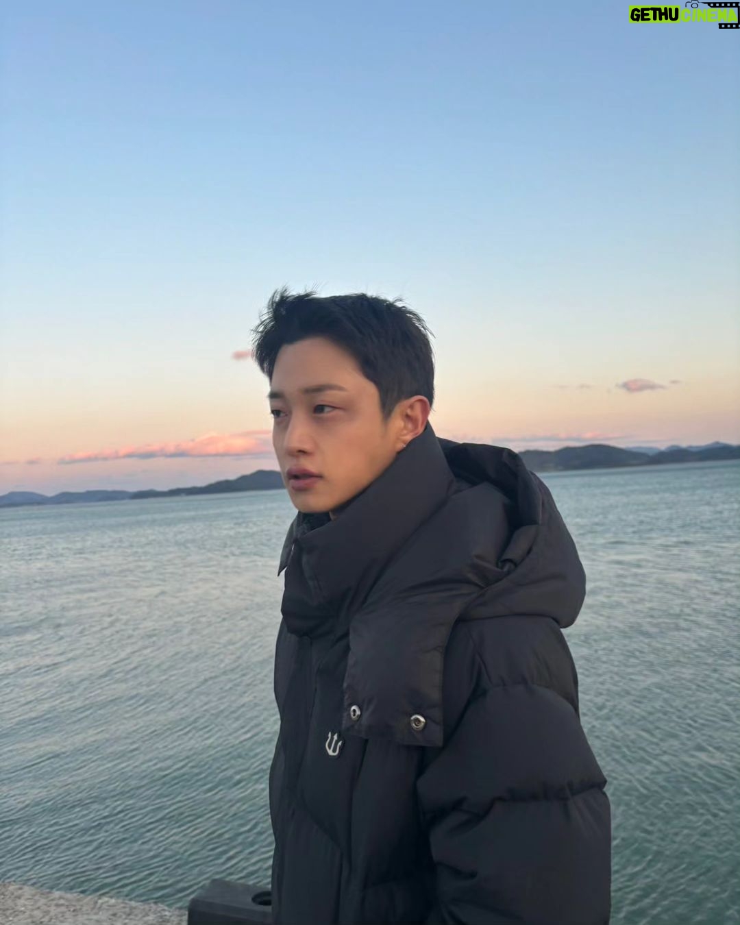 Kim Min-seok Instagram - 와 너무 추운데...이거 맞나요?