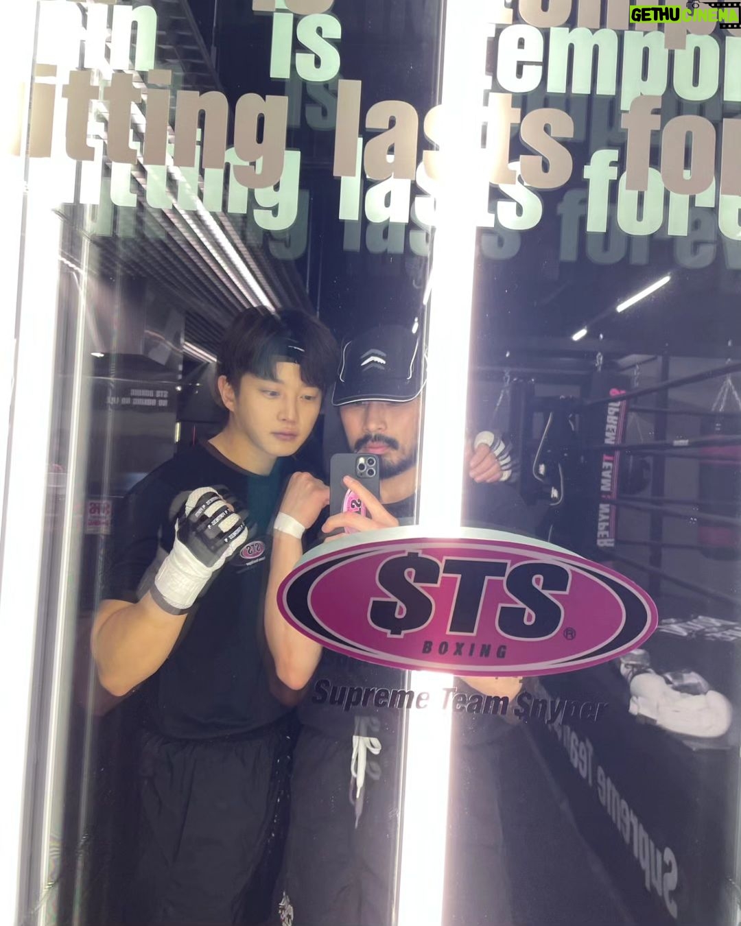 Kim Min-seok Instagram - Keep going🥊 @stsboxing_ @lovewook_ STS Boxing